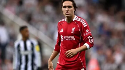 辽篮击败广州队，威尔斯与张镇麟欢笑，大韩温柔摸王岚嵚，杨鸣褒奖球队回升