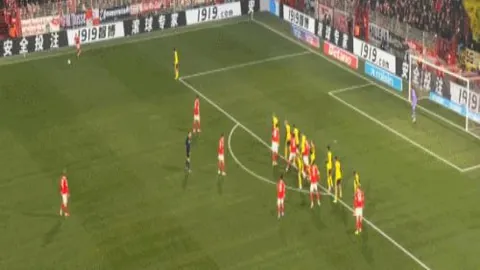 曼联夺冠后莫耶斯因败绩惨重赛季后离任